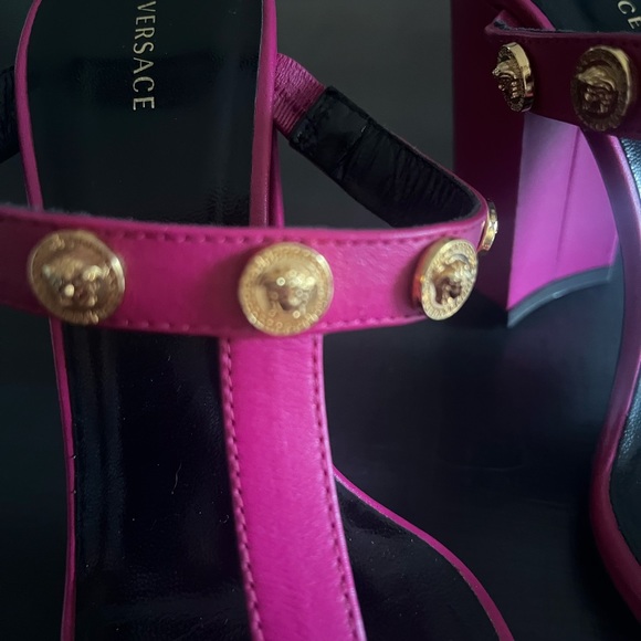 Brand New Never Worn Authentic Versace  Pink Leather Studded Accents T-strap. - Picture 8 of 8